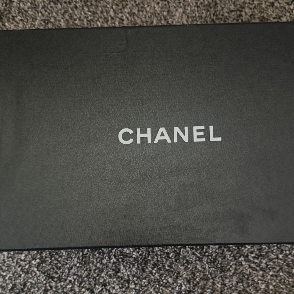 AUTHENTIC CHANEL S22 Sneakers - Picture 8 of 9